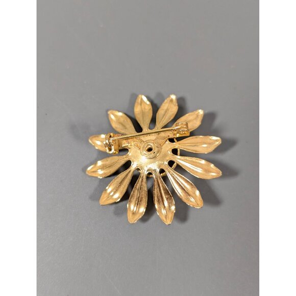 Vintage Gold Tone Daisy Flower Brooch 3D Pin - Picture 4 of 6